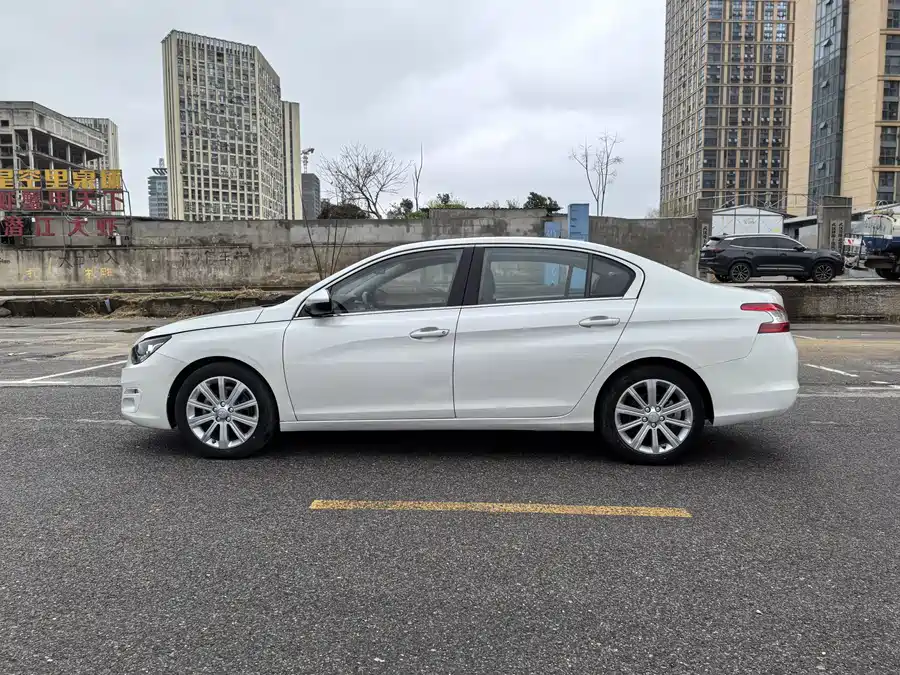 Peugeot 408