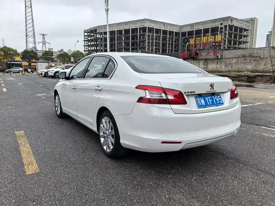 Peugeot 408