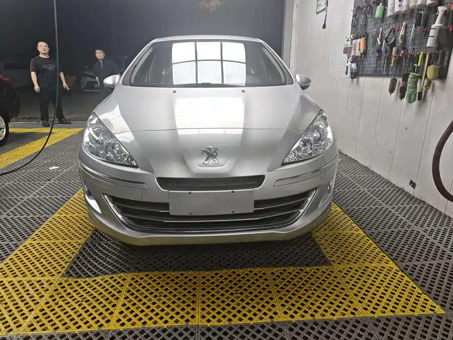 Peugeot 408