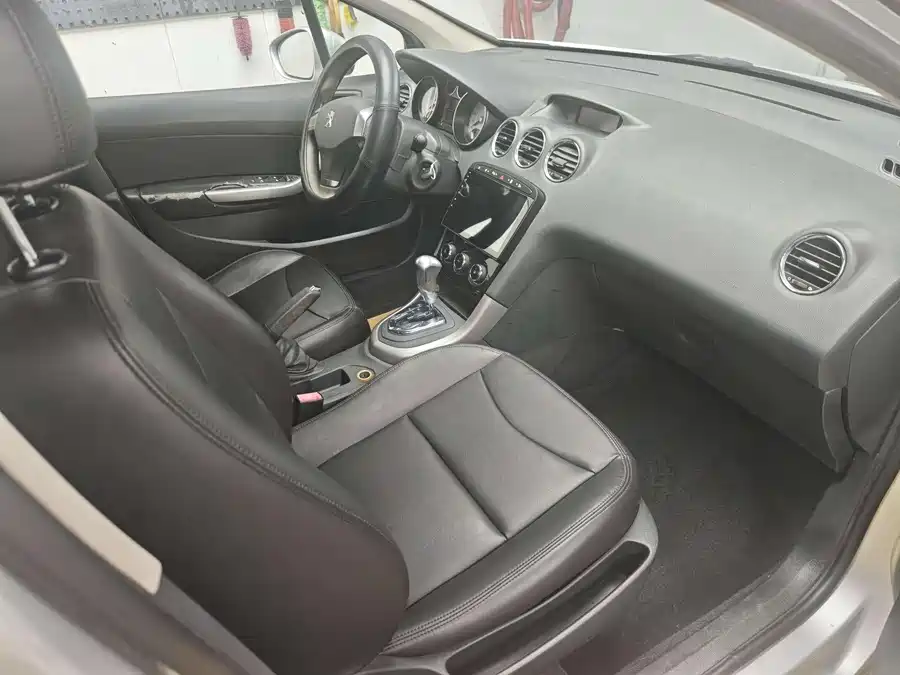 Peugeot 408