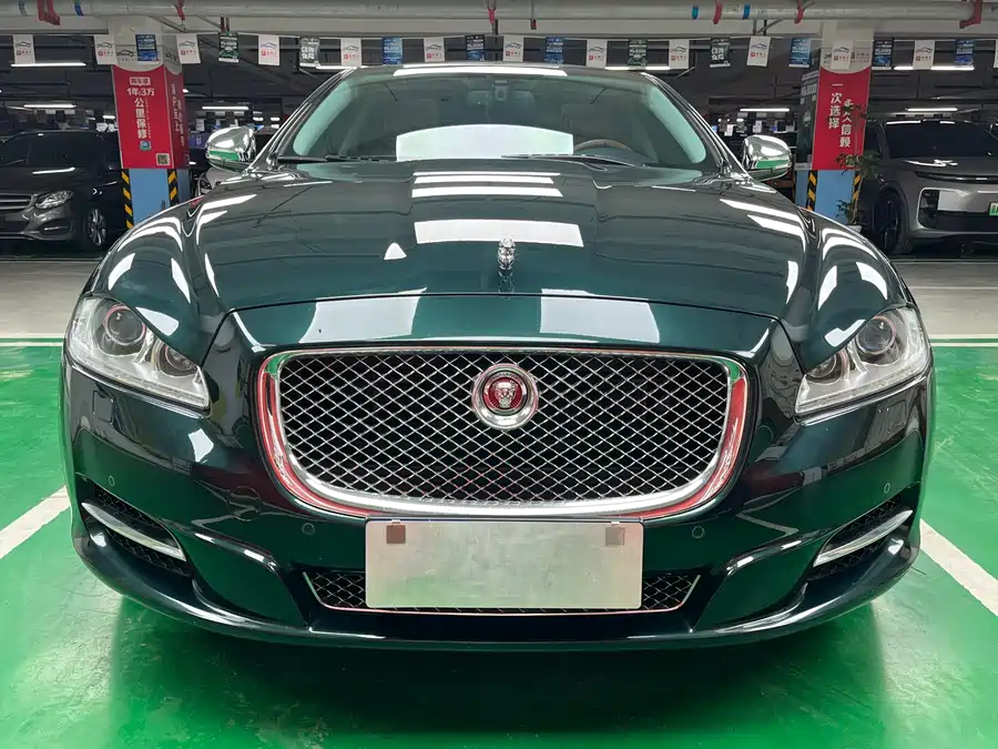 Jaguar XJ