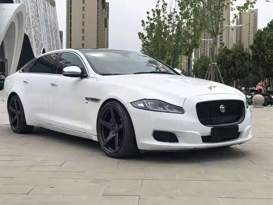 Jaguar XJ