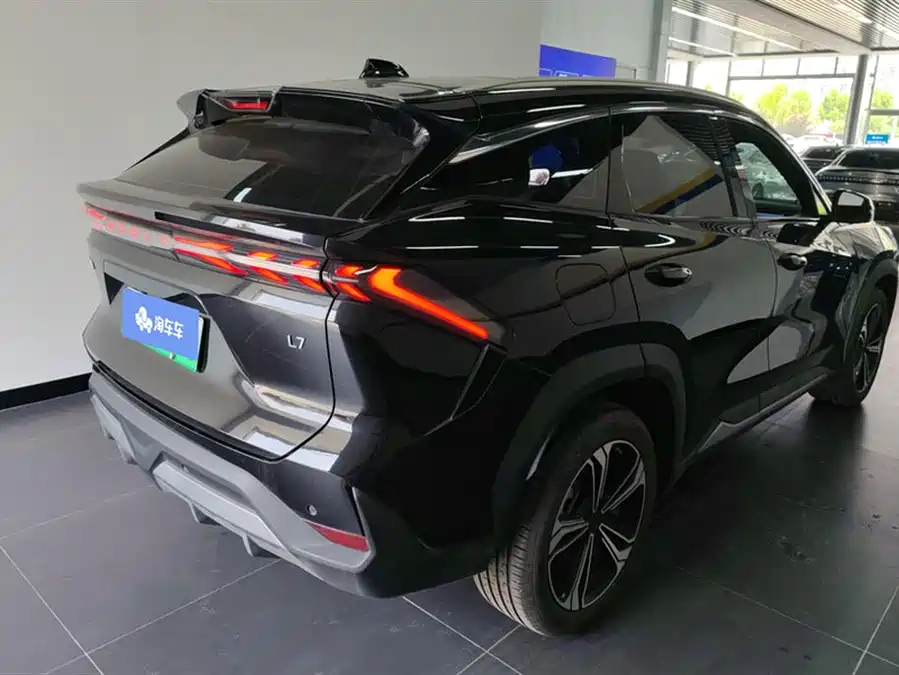 Geely Galaxy L7