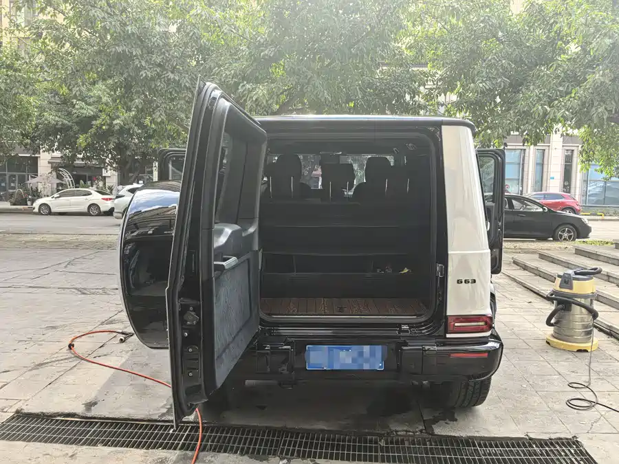 Mercedes Benz G-rated