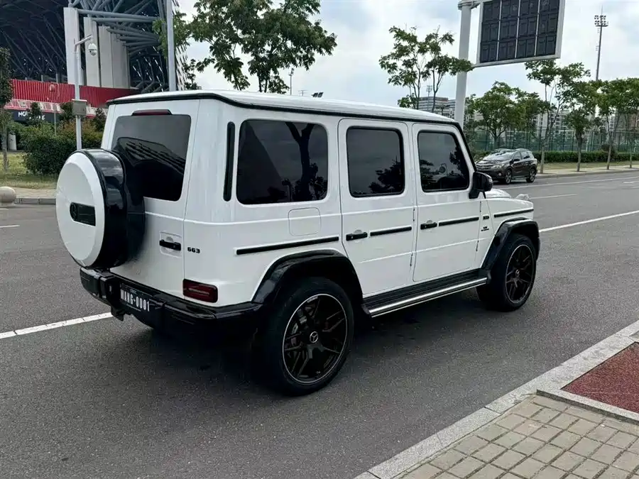 Mercedes Benz G-rated