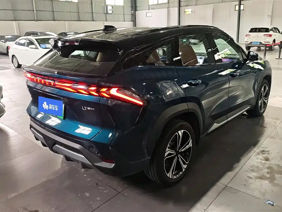 Geely Galaxy L7