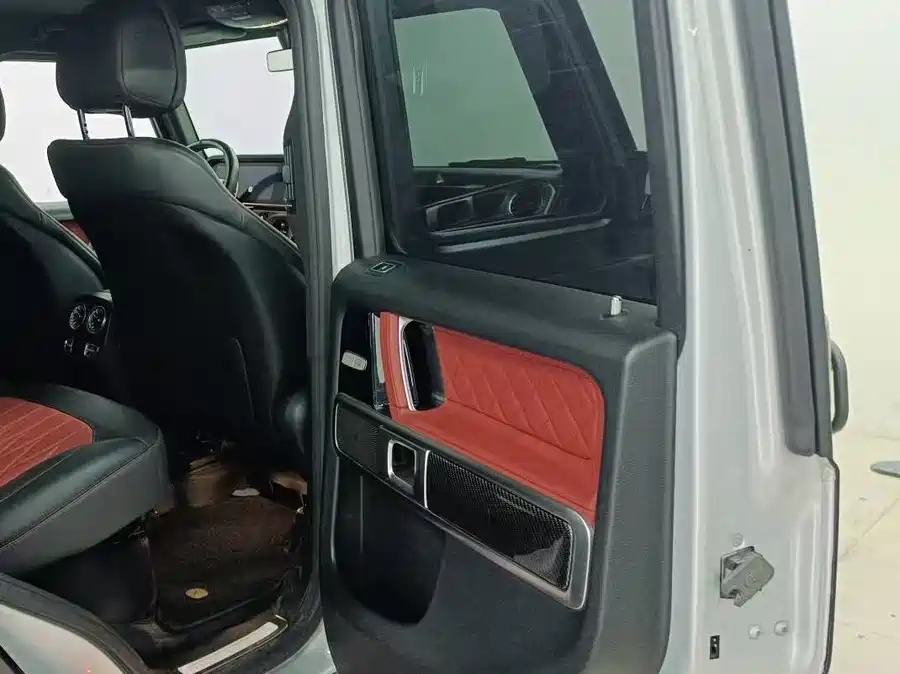 Mercedes Benz G-rated