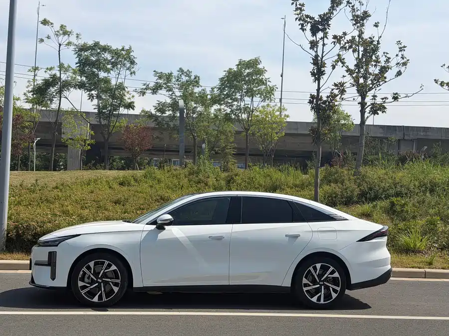Geely Galaxy L6