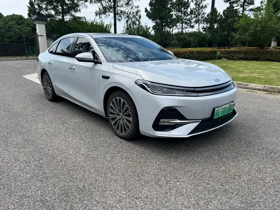 Geely Galaxy A7 EM