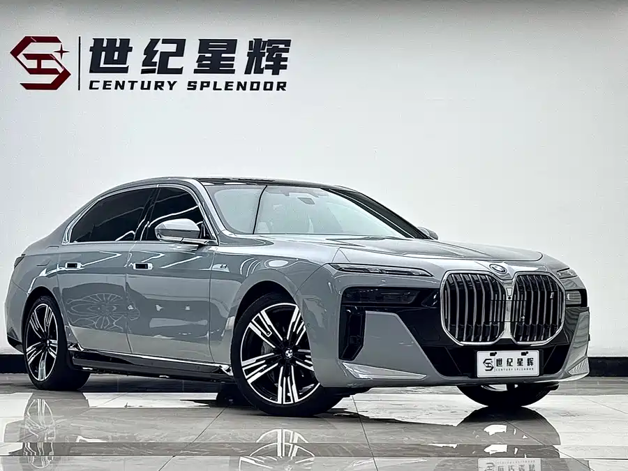 BMW i7