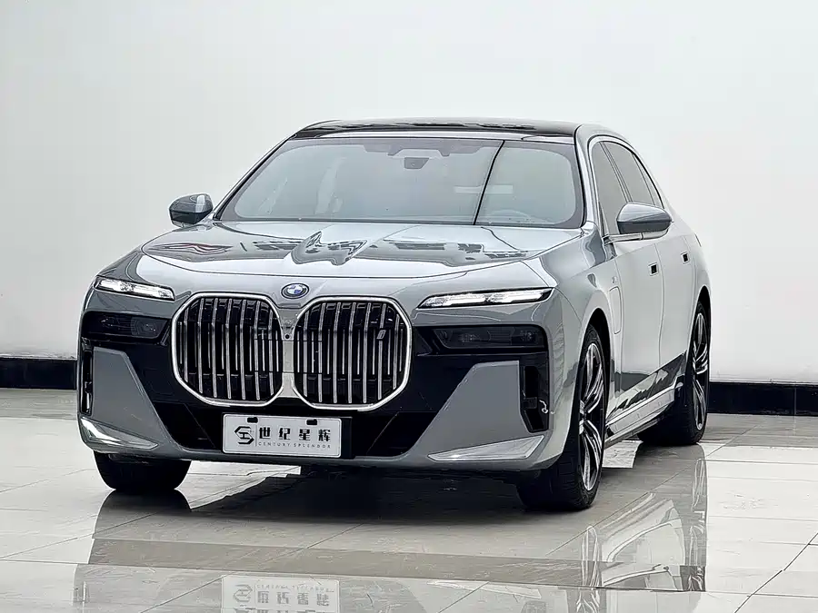 BMW i7