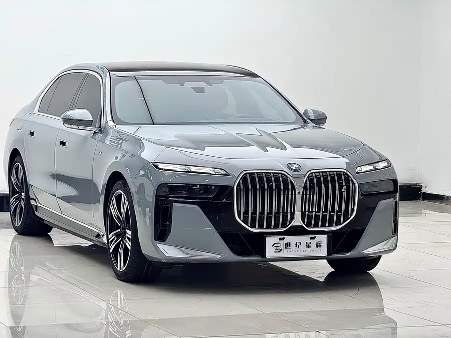 BMW i7