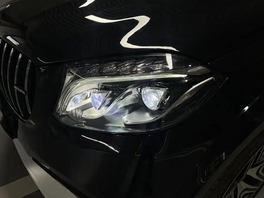 Mercedes Benz GLS