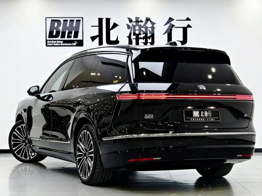 NIO ES8
