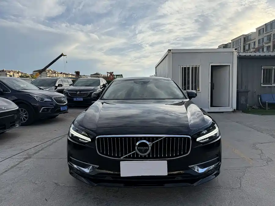 Volvo S90
