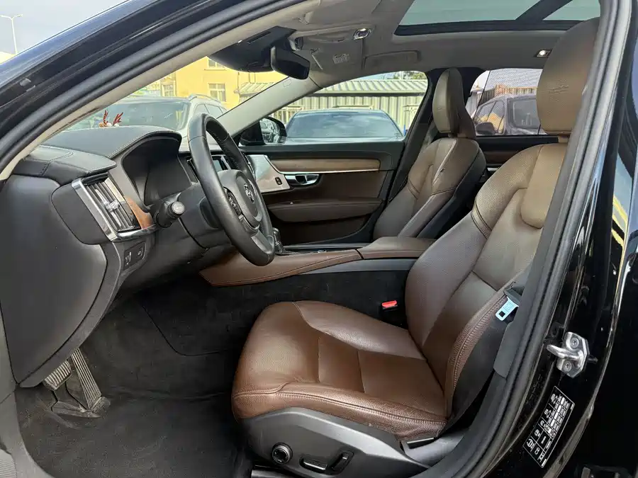 Volvo S90