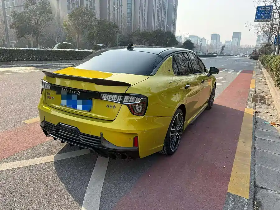 Lynk & Co 03