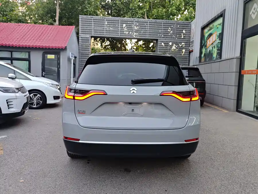 NIO ES8