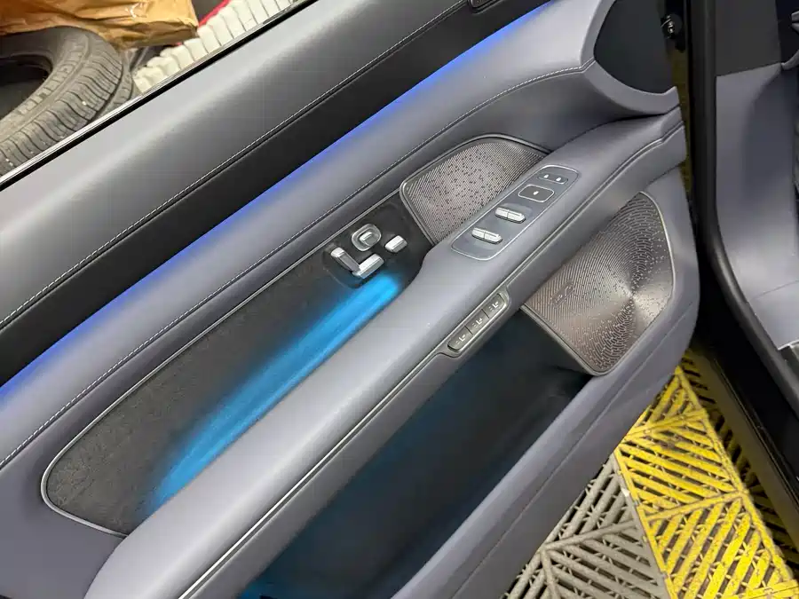 NIO ES8