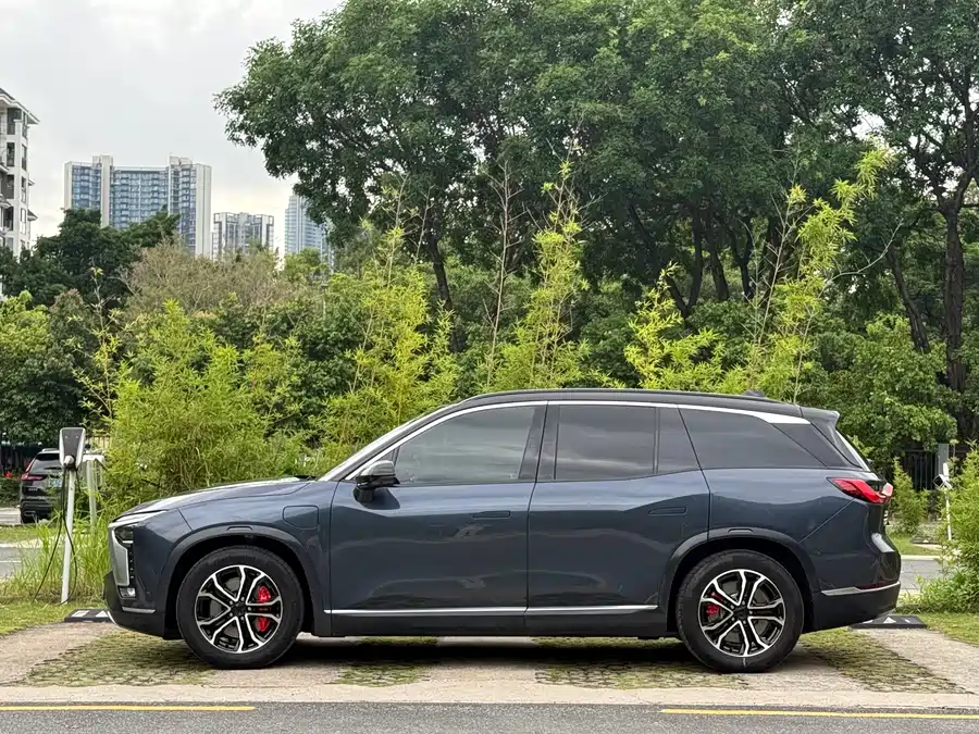 NIO ES8