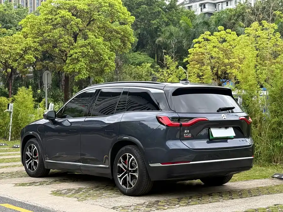 NIO ES8