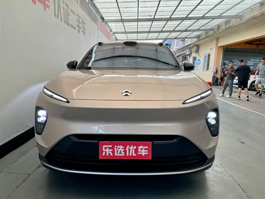 NIO ES8