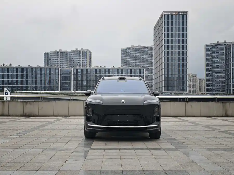 NIO ES8