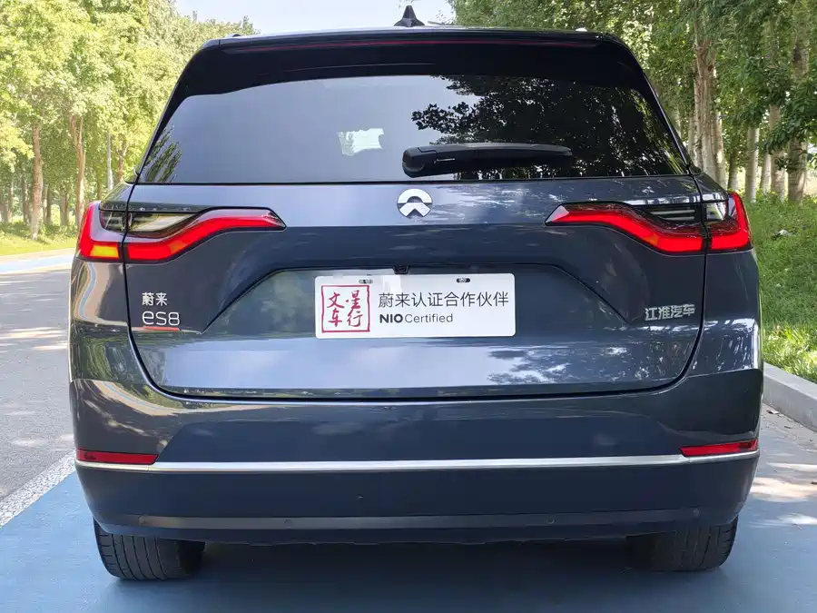 NIO ES8