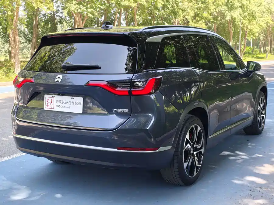 NIO ES8