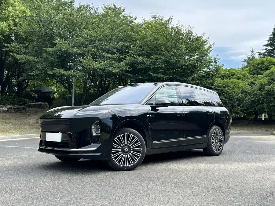 NIO ES8