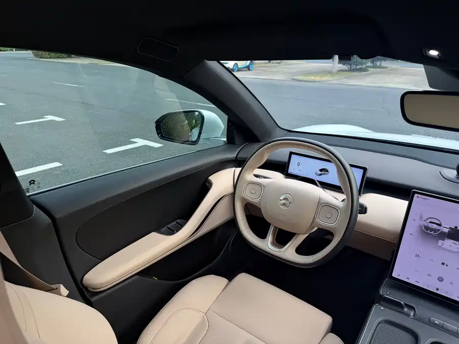 NIO ET5