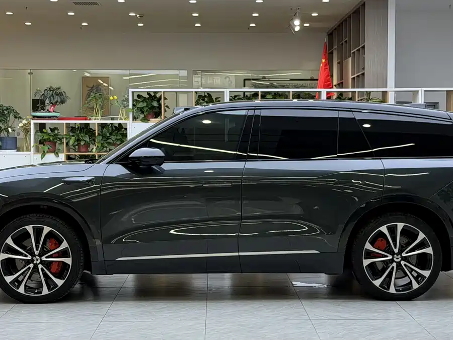 NIO ES8