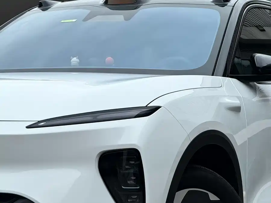 NIO ES8