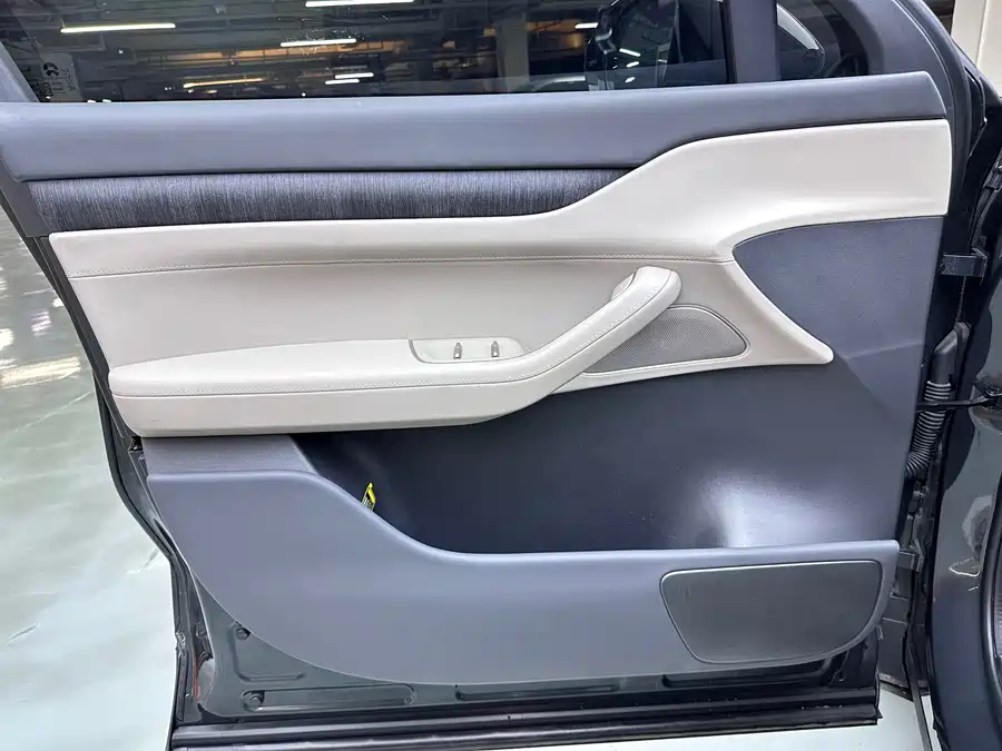 NIO ES8