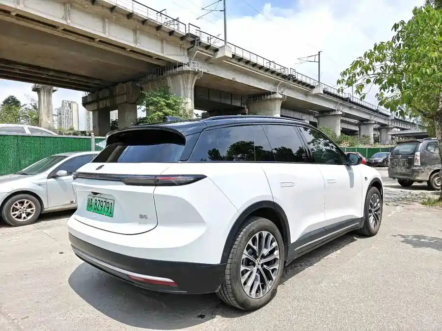 NIO ES6