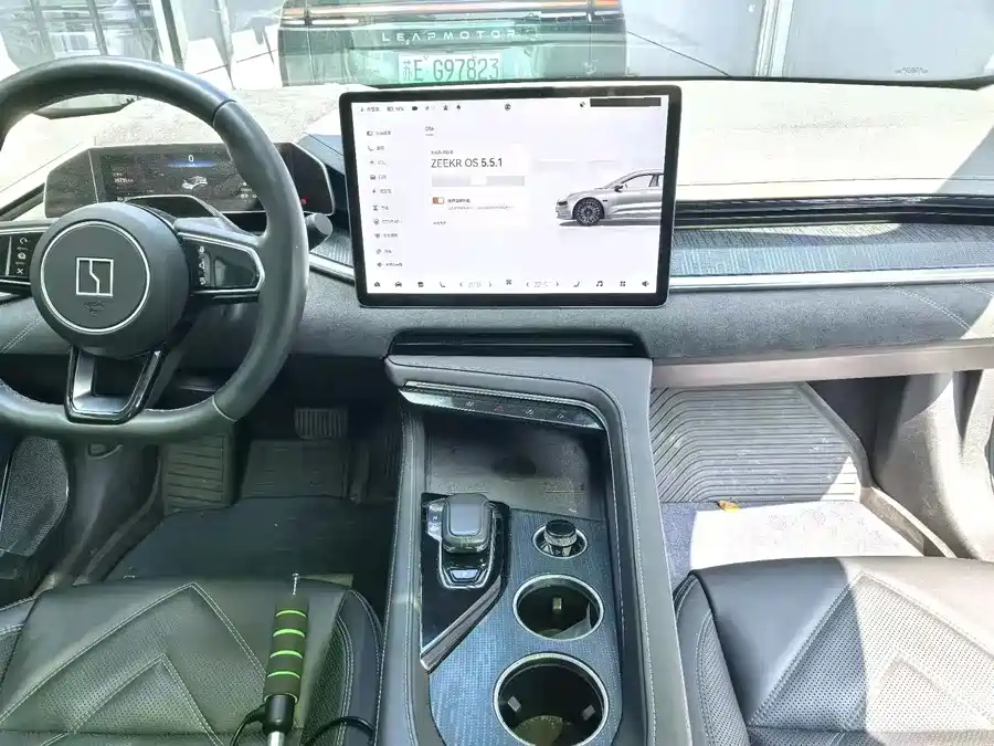 Zeekr 001
