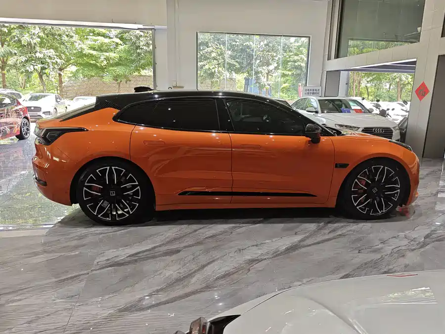 Zeekr 001