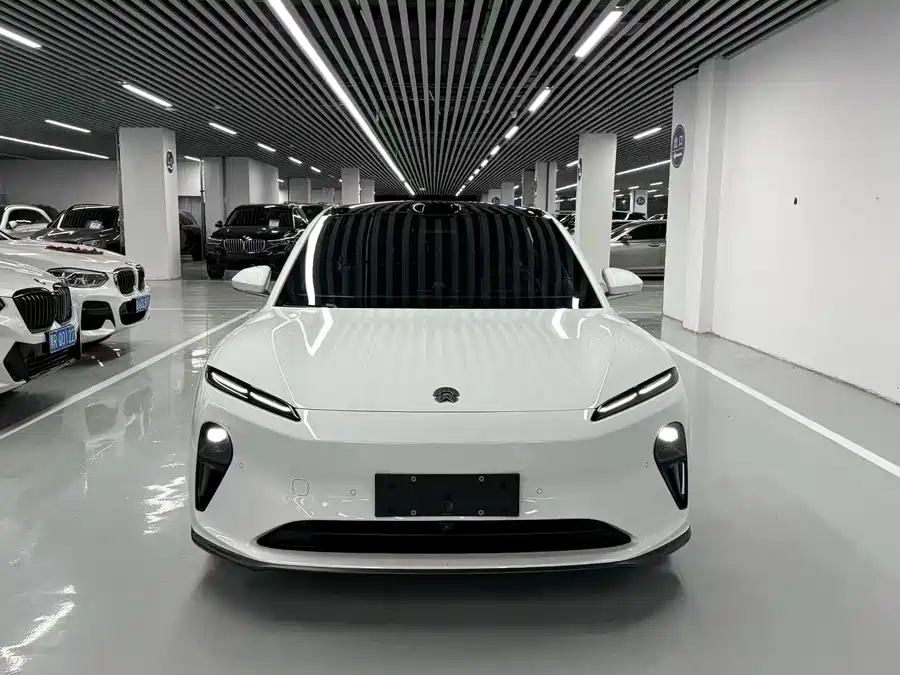 NIO ET5