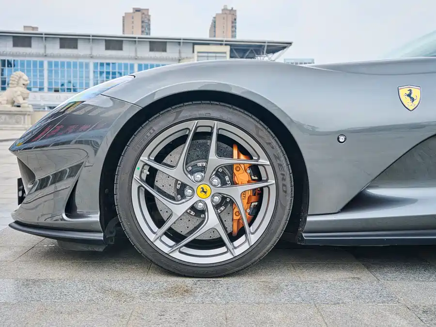 Ferrari 812