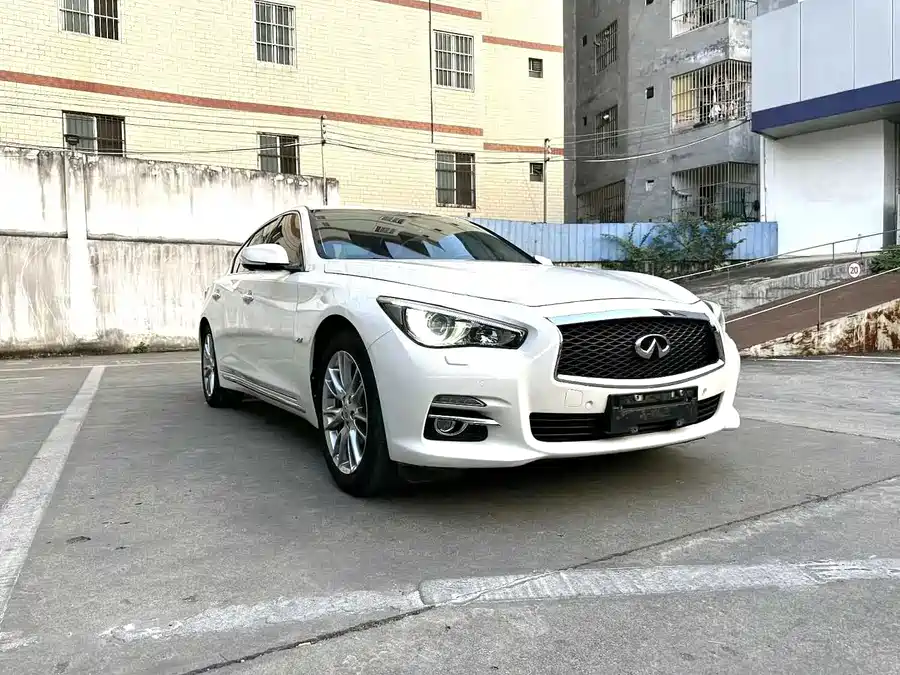 Infiniti Q50L