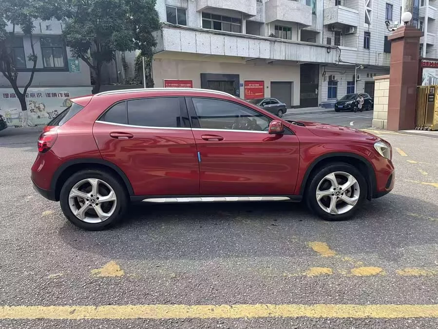 Mercedes Benz GLA