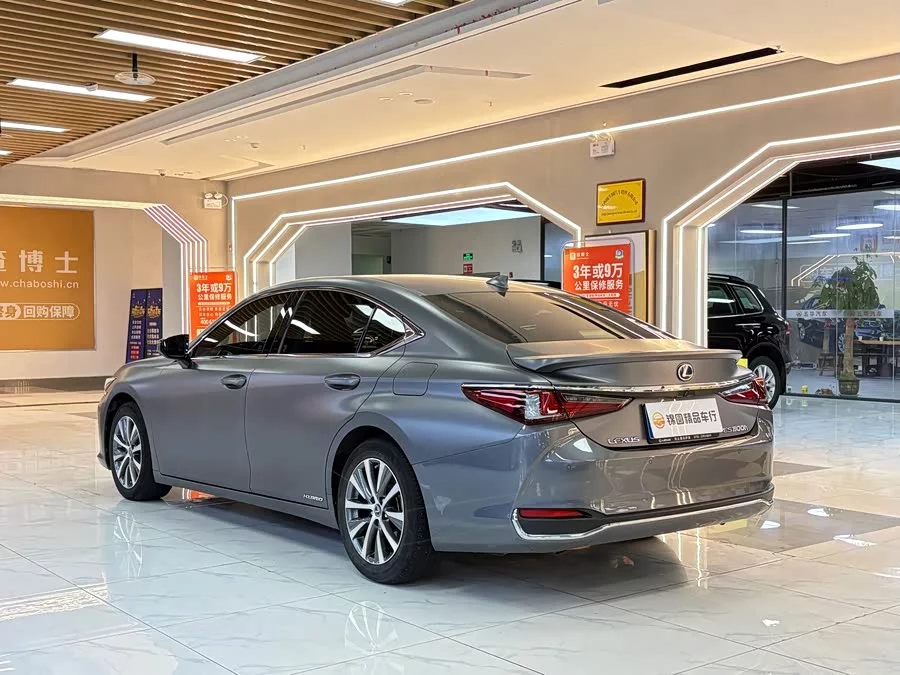 Lexus ES