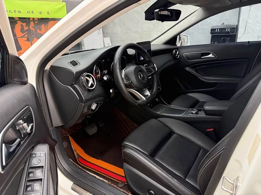 Mercedes Benz GLA