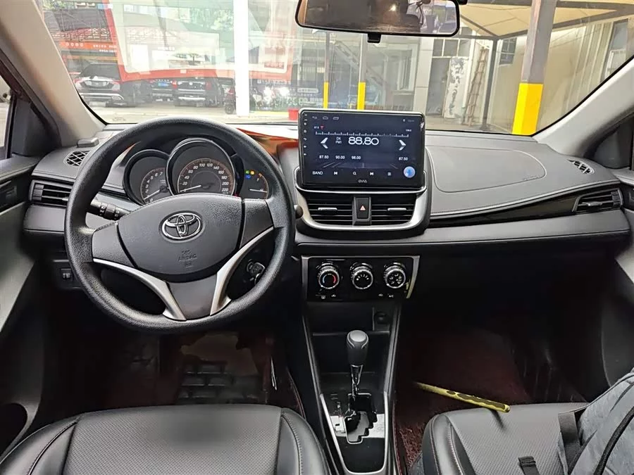 Toyota YARiS L