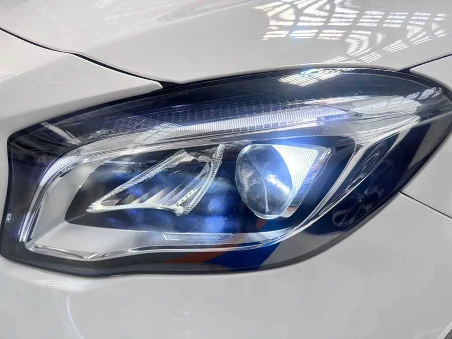 Mercedes Benz GLA