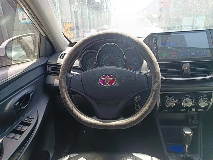Toyota YARiS L