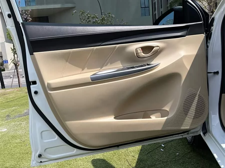 Toyota YARiS L