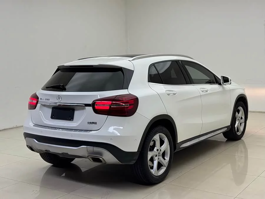 Mercedes Benz GLA