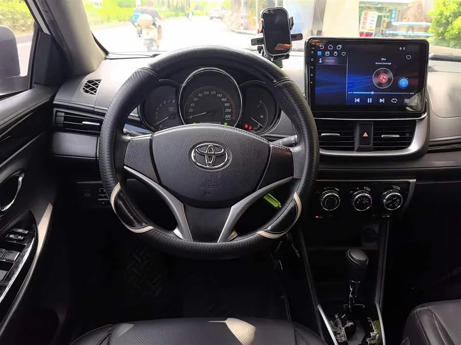 Toyota YARiS L