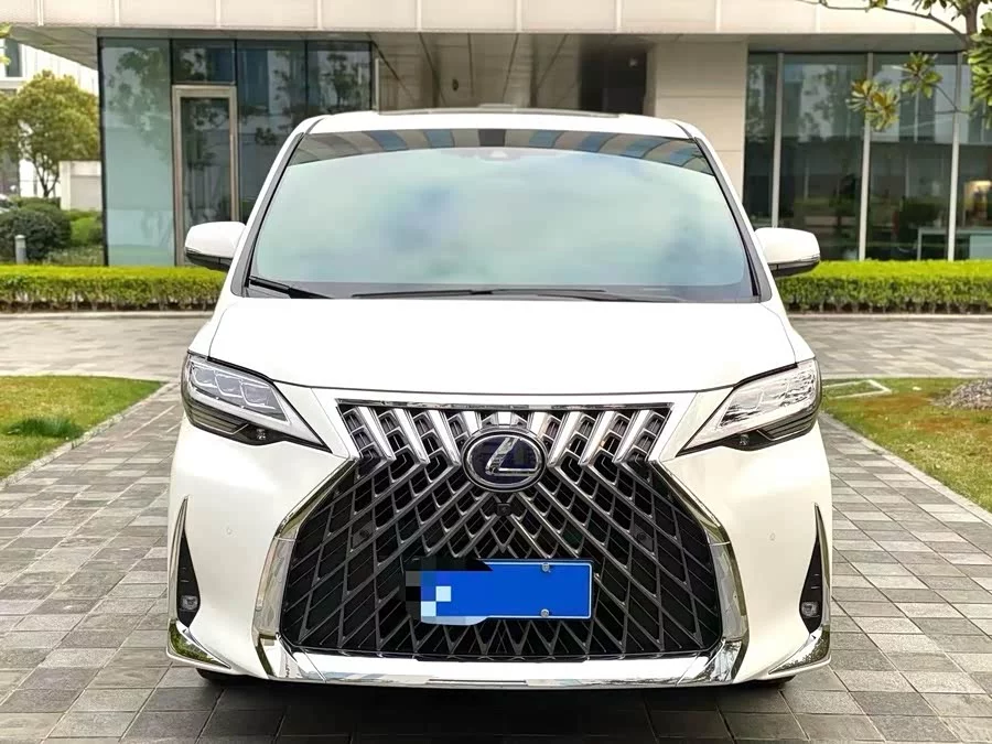 Lexus LM